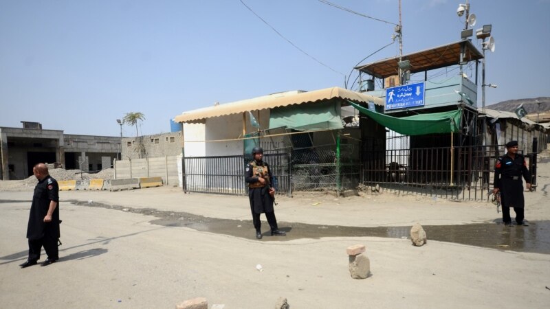 بزنس سټنډرډ: افغان طالبانو له پاکستان سره د پولې پر تړل کېدو انتقاد کړی