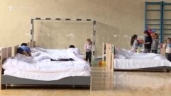 Մարզադպրոցը՝ ժամանակավոր կացարան. տասնյակ արցախցի ընտանիքներ Արարատի մարզում են