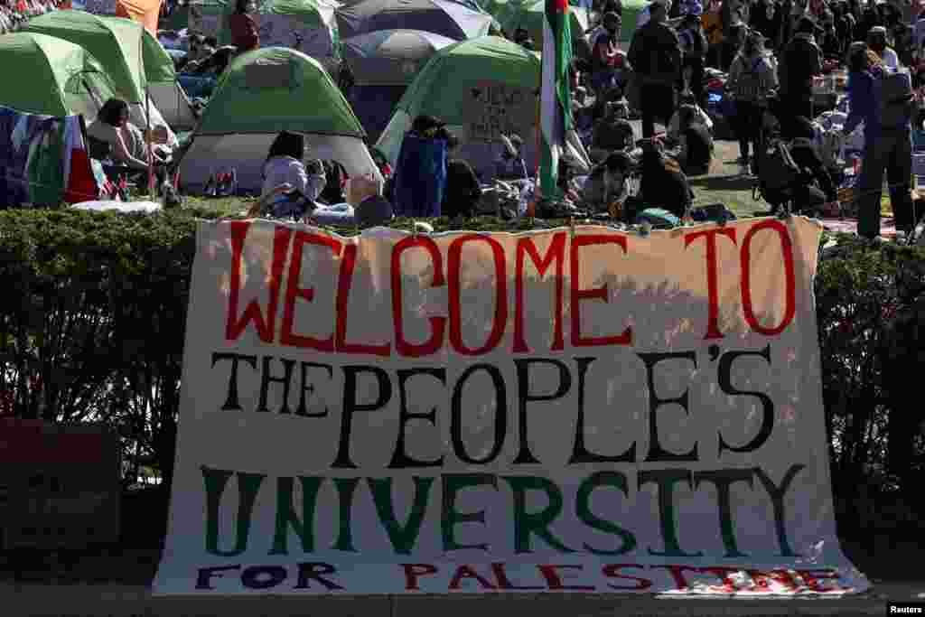 Protestuesit kanë vendosur pankarta me mbishkrime në mbështetje të popullit palestinez, në Nju Jork.&nbsp;&nbsp;