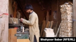 دکانداران با فروش سالانه تا دو میلیون افغانی از مالیات معاف هستند؛ بالاتر از این مبلغ، ۰.۳ فیصد مالیه تعلق می‌گیرد.