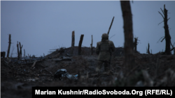 Российские военные пытаются прорвать оборону ВСУ в районе Часов Яра, применяя малые штурмовые группы под прикрытием дронов и артиллерии, говорят в Сухопутных войсках ВСУ