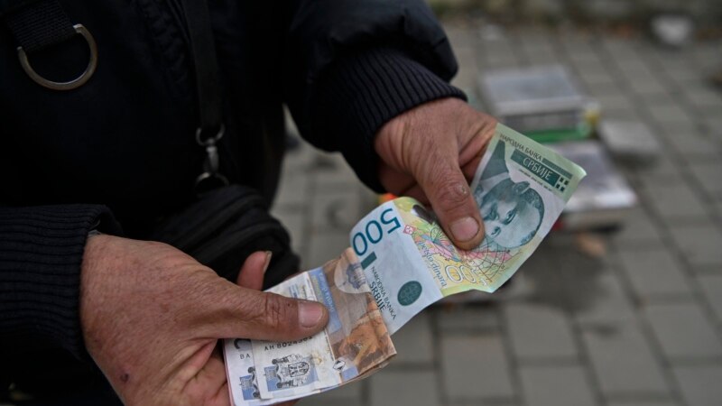 Čekajući rešenje za dinare na Kosovu: Oglasi i prevoz za usluge podizanja novca