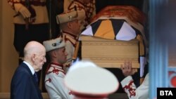 Пренасяне на ковчега в присъствието на внука на Фердинанд - Симеон Сакскобургготски
