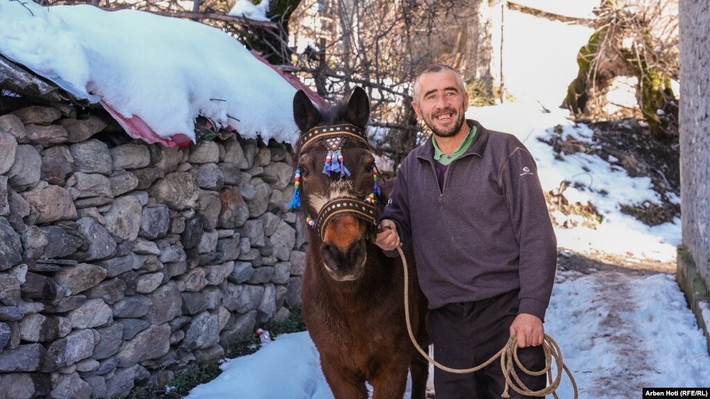 Sadet Aliaj, banor i Borjes në Shqipëri.