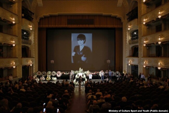 ლიანა ისაკაძის სამოქალაქო პანაშვიდი