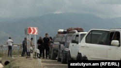 Колона машин із Нагірного Карабаху прямує до Вірменії