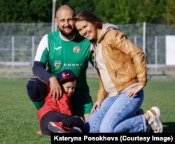 Сім'я Посохових спершу жила в гуртожитку футболістів на Полтавщині