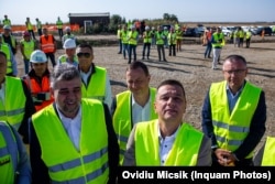 Premierul Marcel Ciolacu si ministrul Transporturilor, Sorin Grindeanu, vizite de lucru la autostrada A7, la loturile 1 si 2 din Autostrada Ploiești - Buzau.