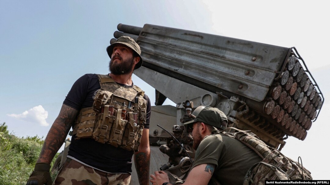Armata ucraineană anunţă că desfăşoară contraatacuri în oraşul devastat Bahmut, a cărui cucerire a fost revendicată de către Rusia. 