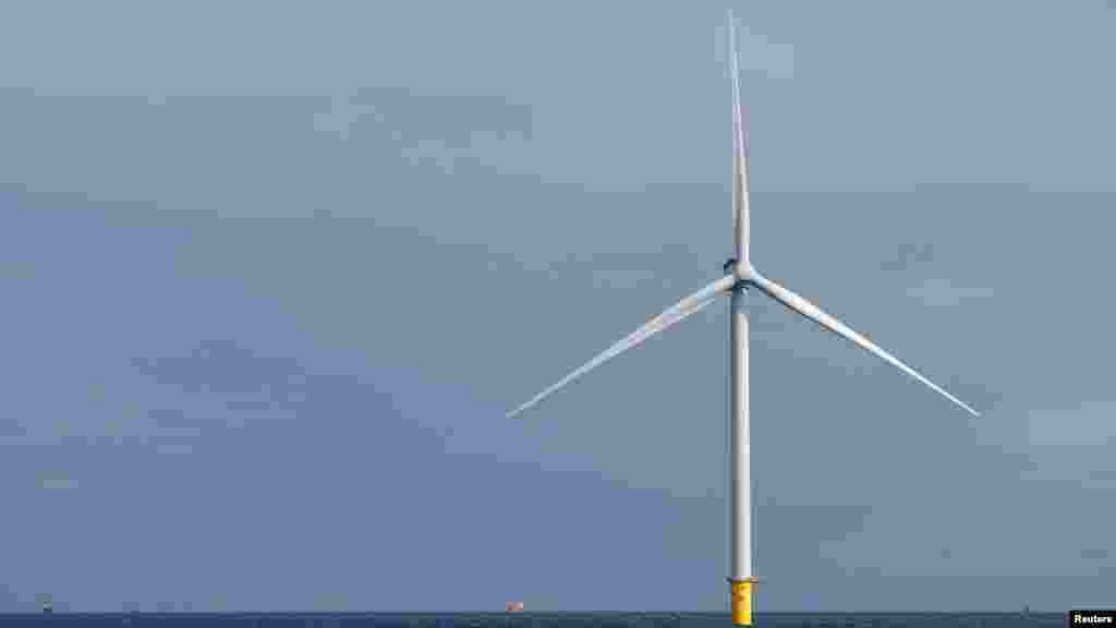 A szélturbina a szél energiáját hasznosító szerkezet. Megújuló energia, nem igényel jelentősebb karbantartást, nem káros a környezetre, de a megépítése igen költséges