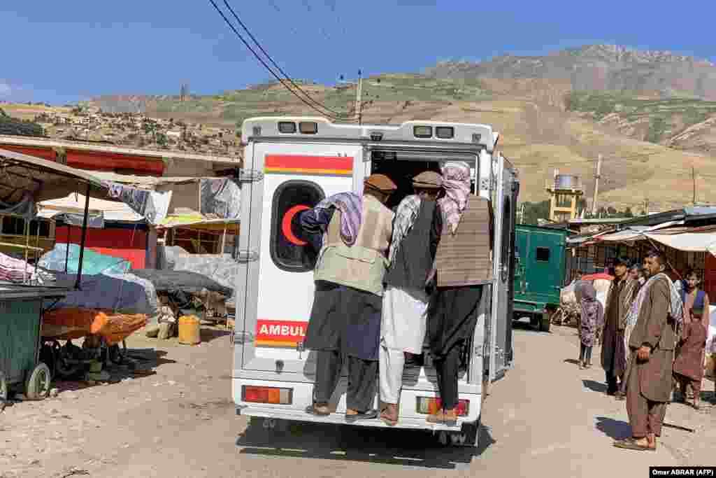 Relatives carry the bodies of slain victims in an ambulance after a bomb explosion at a mosque in Afghanistan&#39;s Badakhshan Province.