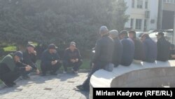 Митинг сотрудников муниципального предприятия «Бишкекасфальтсервис» 25 марта.