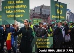 Protest al fermierilor români în fața reprezentanței UE la București, 7 aprilie 2023.