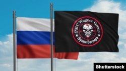 Флаг России и ЧВК "Вагнера" / Иллюстративное фото