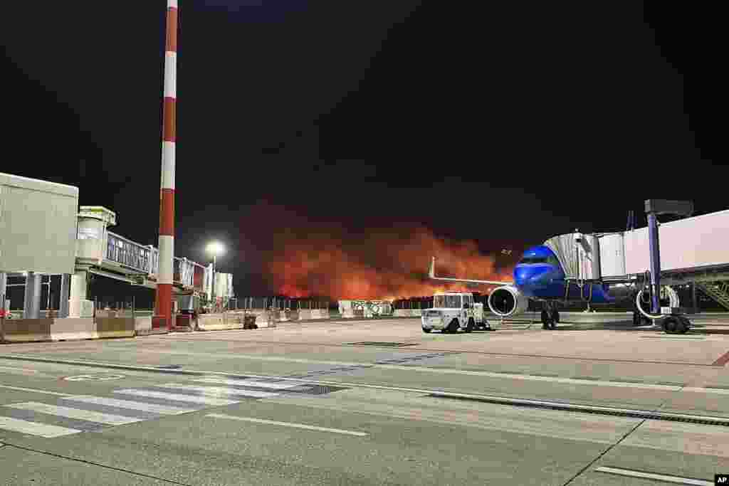 Vatrena stihija nadomak aerodroma u Palermu, 25. juli.