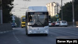 Автобус №94 на маршруте в Севастополе. Архивное фото
