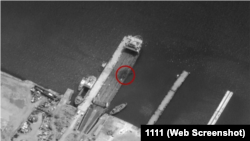 Супутниковий знімок атакованого порома в Керчі. Крим, 30 травня 2024 року