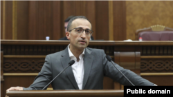 «Քաղաքացիական պայմանագրի» պատգամավոր Արսեն Թորոսյան, արխիվ