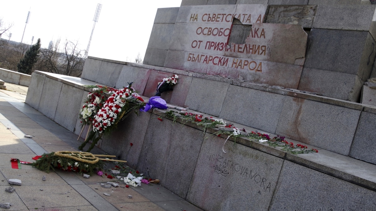 Добро утро!Най-важното от деня и нощта:Една година война в УкрайнаРазбитият