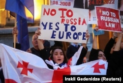 Во время протеста против законопроекта об «иностранных агентах» в столице Грузии. Тбилиси, 15 апреля 2024 года
