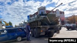 Авария с участием российской военной техники на одной из центральных улиц Керчи