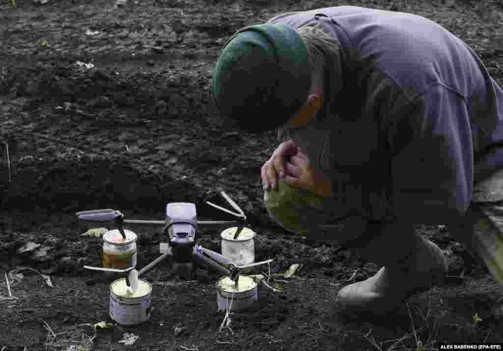 Obje strane koriste nove tehnike za minimiziranje efikasnosti dronova, kao što je korištenje elektronskog ratovanja za šifriranje svojih GPS navigacijskih sistema.