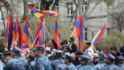 Երևանում է Եվրոպայի խորհրդի գլխավոր քարտուղարը. նրան դիմավորեցին բողոքի ակցիայով
