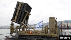 Как пишет The New York Times, конгрессмены обсуждают отправку Израиля снарядов для системы ПВО «Железный купол»