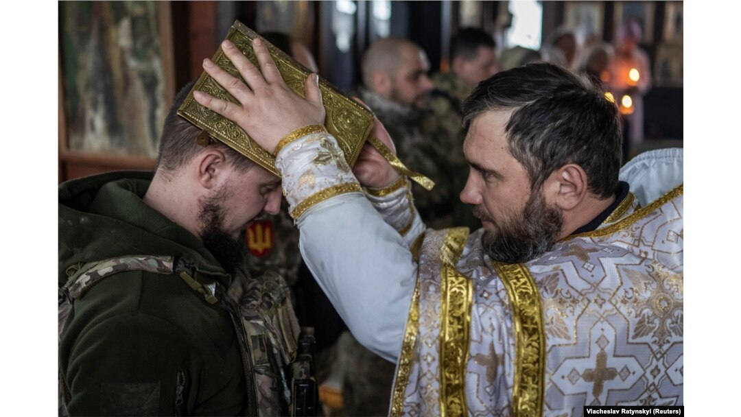 Frontline Ukrainian Troops Celebrate First Christmas According To Western Calendar