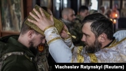 Frontline Ukrainian Troops Celebrate First Christmas According To Western Calendar
