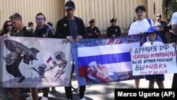 В время акции протеста перед российским посольством в Мексике в годовщину масштабного вторжения России в Украину. Мехико. 24 февраля 2023 года