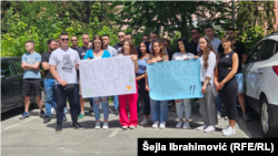 Protesti studenata ispred sarajevskog Fakulteta kriminalistike, kriminologije i sigurnosnih studija, Sarajevo, 13. juli 2023.