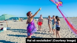 Eveniment al agenției de turism „Hai să socializăm!” la Marea Neagră și în Delta Dunării. Aproximativ 70% dintre clienții companiei sunt persoane care vin singure în excursii.