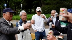 I osamdesetogodišnjaci igraju fudbal u Japanu