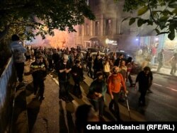 Proteste ale tinerilor din Tbilisi față de legea agentului străin pe care Parlamentul țării vrea să o introducă. 25 aprilie 2024.