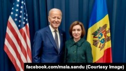 Președintele Republicii Moldova, Maia Sandu, a primit de la președintele SUA, Joe Biden, asigurări ferme de sprijin pentru suveranitatea și integritatea teritorială a Republicii Moldova.