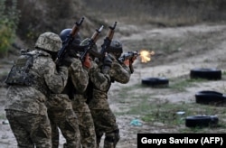 Суспільство цікавить закупівля харчів, самих військових – амуніції та ПММ, каже Жумаділов