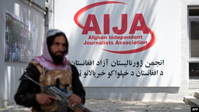 طالبانو په دې زر ورځو کې پر رسنیو او خبریالانو هم ګڼ محدودیتونه لګولي