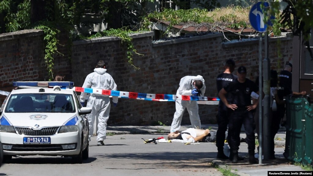 Policija na terenu nakon napada ispred Ambasade Izraela u Beogradu, 29. juna 2024.