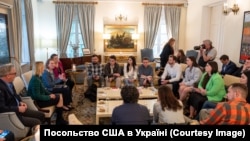 Круглий стіл з амбасадоркою США Бріджит Брінк та Ізобель Коулмен, заступницею голови USAID. Київ, 3 травня 2024 року