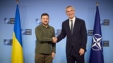 Президент Украины Владимира Зеленского (слева) и генеральныйсекретарь НАТО Йенс Столтенберг во время их встречи в штаб-квартире НАТО в Брюсселе, 2024 год