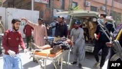Постраждалих доправляють до лікарні у Кветті