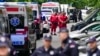 Полиция и спешни медицински екипи са на място след стрелбата в училище в Белград, 3 май 2023 г.