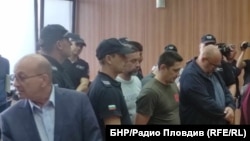 Обвиняемите по време на заседанието на Окръжния съд в Пловдив в сряда.