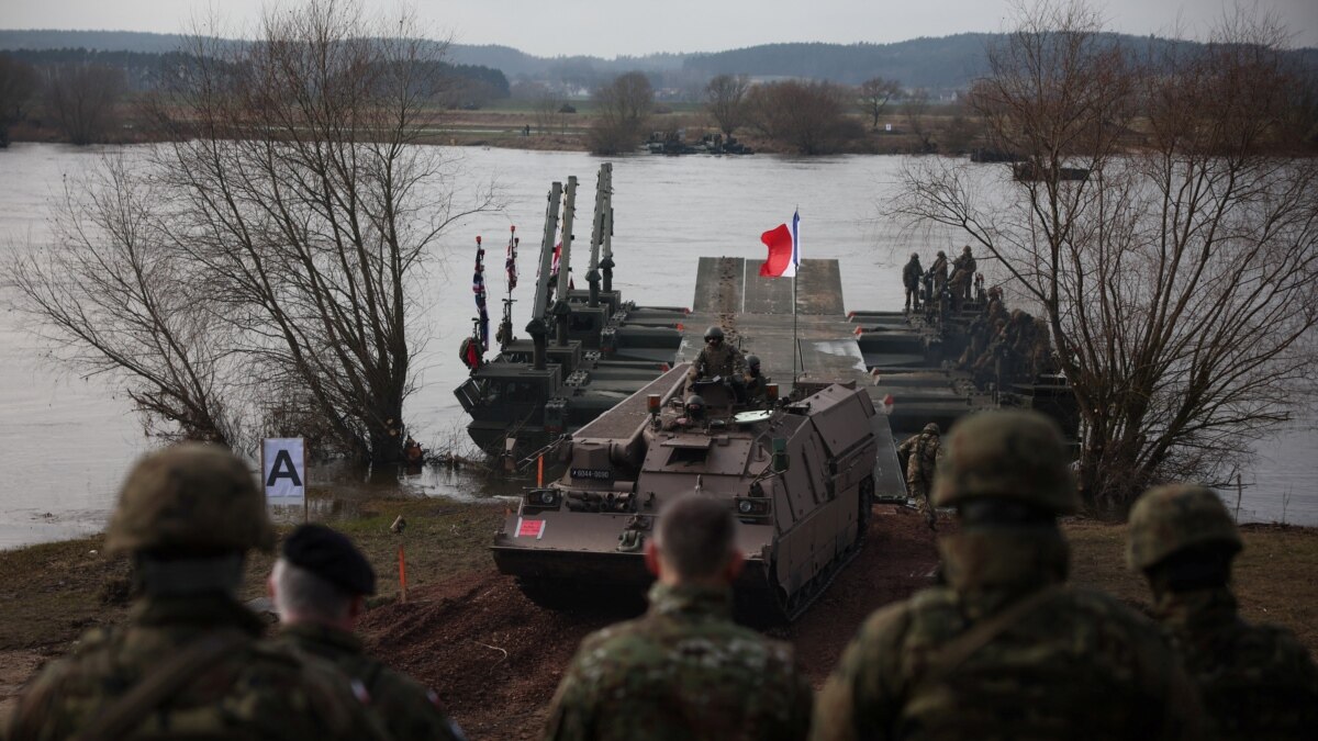 На тлі навчань Dragon-24 міністр оборони Польщі звернувся до співгромадян із «серйозним проханням» На тлі навчань Dragon-24 міністр оборони Польщі звернувся до співгромадян із «серйозним проханням»