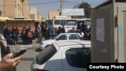 مسمومیت دانش‌آموزان دبیرستان دخترانهٔ عصمت در خیابان بهار تهران روز ۱۰ اسفند گزارش شد