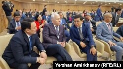 Депутаты мажилиса VIII созыва получили удостоверения и значки. Астана, 28 марта 2023 года