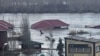 "Так и бродим по улице". Наводнение на северо-западе Казахстана – затоплены тысячи домов