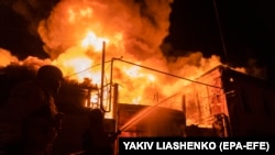 Пожежа, яка виникла внаслідок російського удару по об'єкту критичної інфраструктури Харкова. 4 травня 2024 року