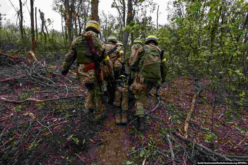 This photo, shot near Bakhmut in eastern Ukraine, shows soldiers removing the body of Ivan Minuhaliyev from the battlefield on May 11. &nbsp;